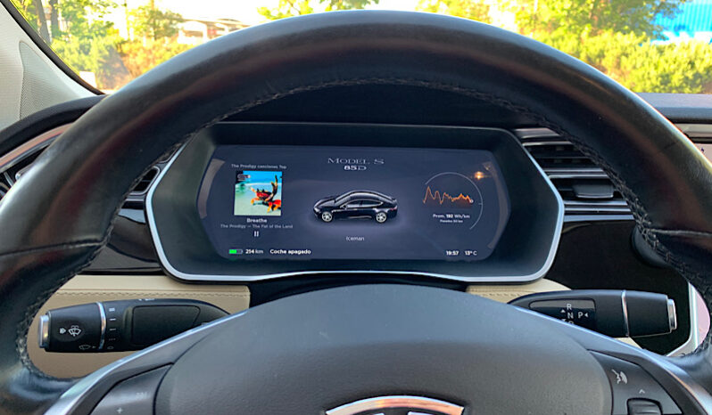 Tesla Model S 85D con Autopilot lleno