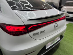 Mercedes Benz EQE 300 lleno